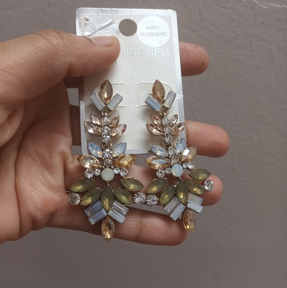 Forever New Jewelry - Beautiful earrings